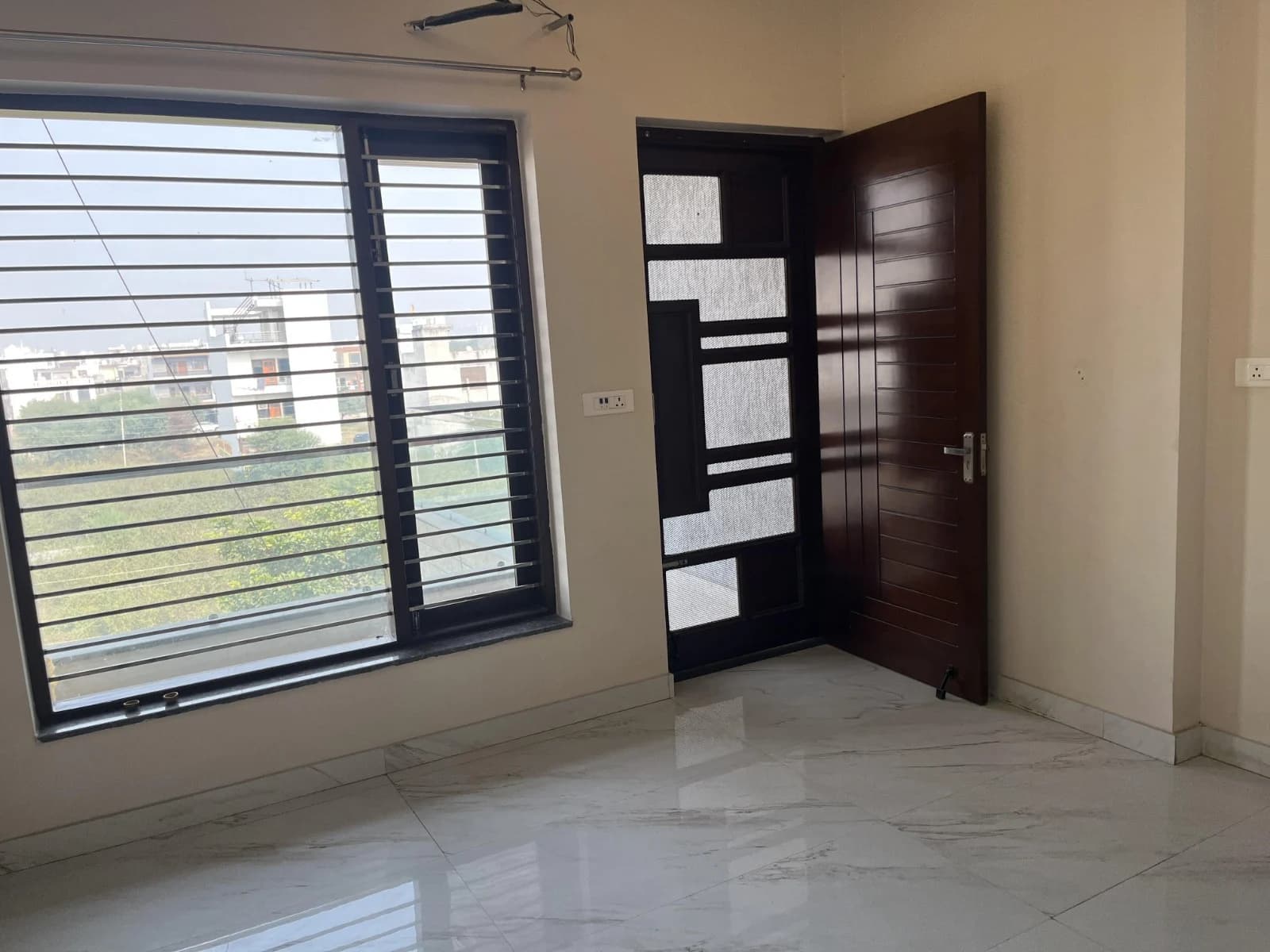 250 Square Yard Flats for Rent in Sector 16-17, Hisar
