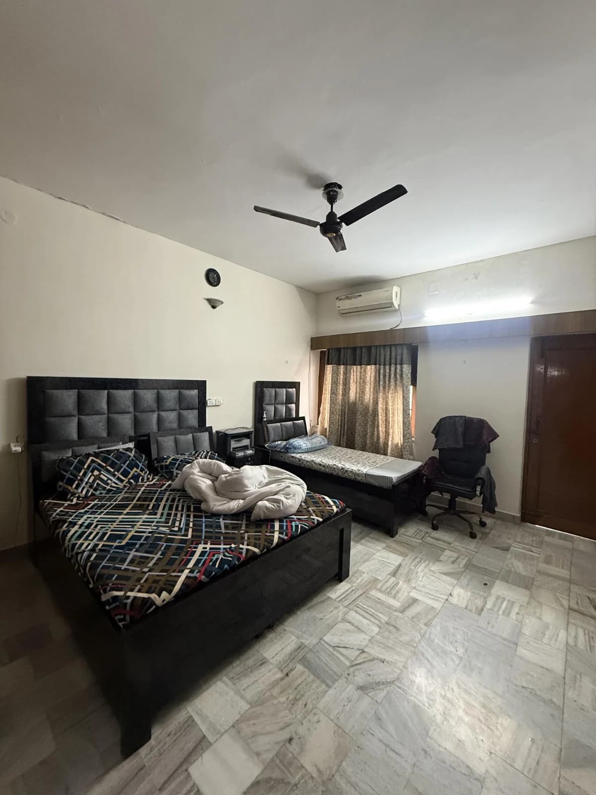 250 Square Yard Flats for Rent in Model Town, Hisar