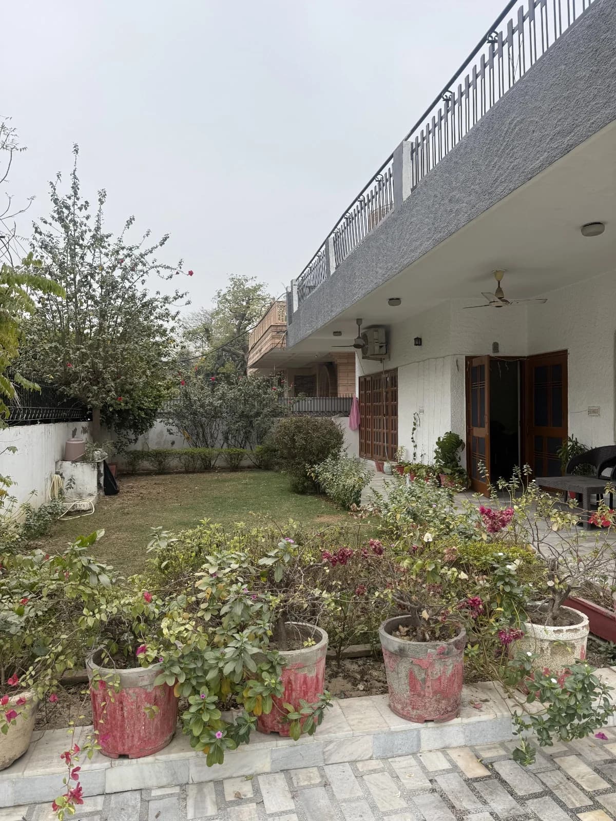 350 Square Yard Flats for Rent in Model Town, Hisar